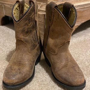 Cody James round toe boots. Brown. Toddler size 6.